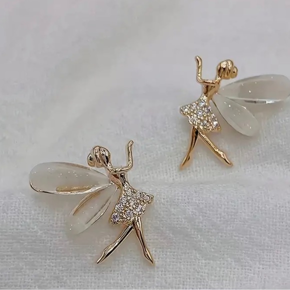 Disney Tinkerbelle FAIRY EARRINGS NWT - Picture 2 of 3